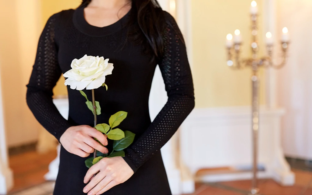 vestiti-donna-per-funerale